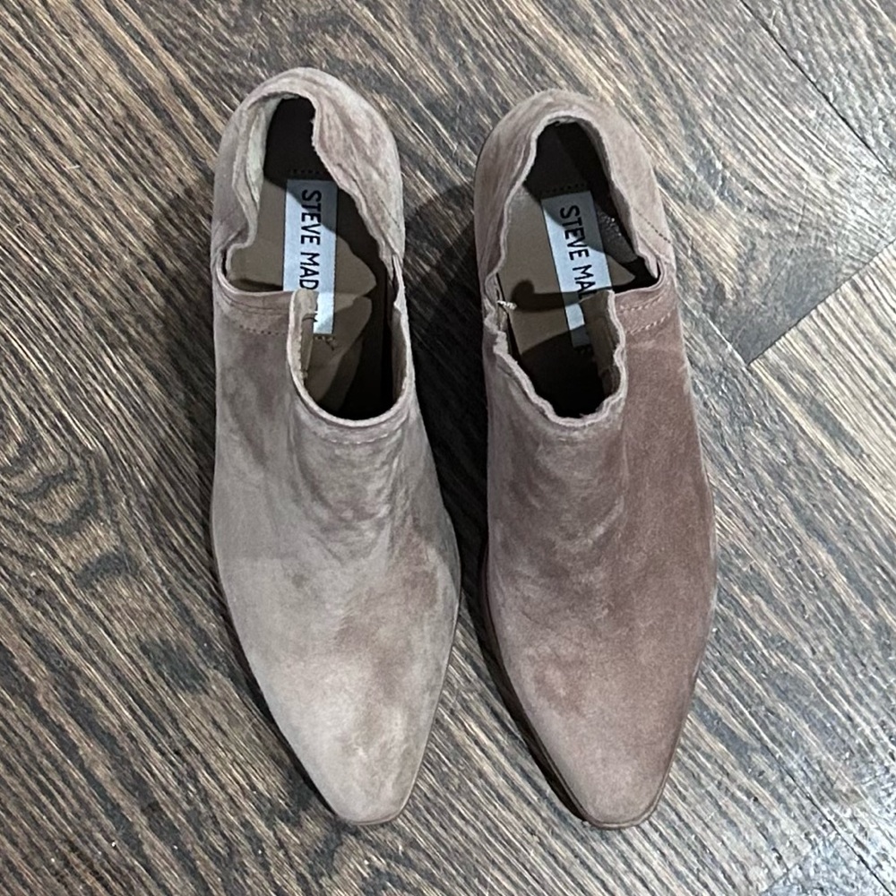 Steve Madden Women’s Tan Suede Boots NWT Size 6